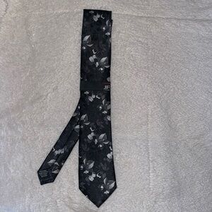 J. Ferrar Narrow Neck Tie - black and silver brand new